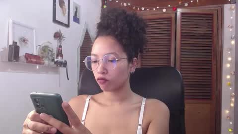 Snapshot of treasuresz chatting on February 7, 2025, 5:29 pm Emily online show from February 7, 2025, 5:29 pm