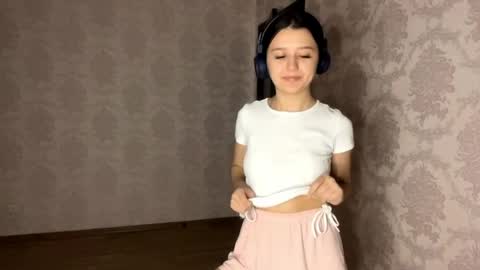 Bella online show from April 1, 2026, 5:10 pm