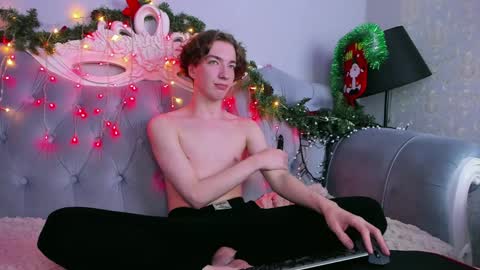Snapshot of trevorbenson chatting on January 2, 2025, 10:22 pm TrevorBenson online show from January 2, 2025, 10:22 pm