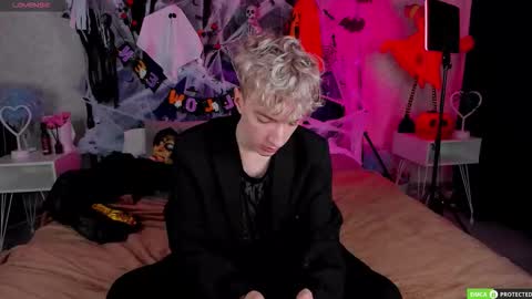 TrevorBenson online show from October 31, 2025, 3:29 am