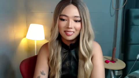 trexie_fucks15 online show from November 11, 2025, 2:55 am