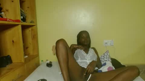 Snapshot of trey_queens chatting on June 5, 2026, 12:22 pm trey_queens online show from June 5, 2026, 12:22 pm