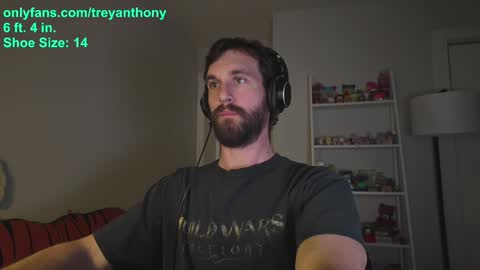 Snapshot of treyanthony chatting on January 19, 2025, 1:21 am decentanthony online show from January 19, 2025, 1:21 am