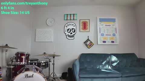 Snapshot of treyanthony chatting on January 22, 2025, 4:44 pm decentanthony online show from January 22, 2025, 4:44 pm