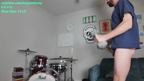 Snapshot of treyanthony chatting on January 24, 2025, 8:54 pm decentanthony online show from January 24, 2025, 8:54 pm