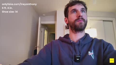 Snapshot of treyanthony chatting on February 11, 2025, 8:10 pm decentanthony online show from February 11, 2025, 8:10 pm