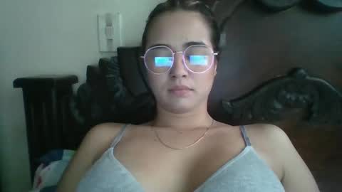 triana_bell online show from November 12, 2025, 5:13 pm