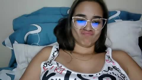 triana_bell online show from June 22, 2026, 3:25 am