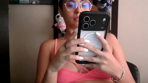 triana_bell online show from July 8, 2026, 5:50 pm