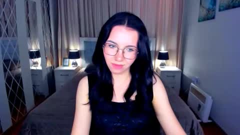 TriciaDaisy online show from May 4, 2026, 2:35 pm