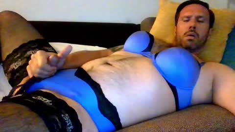 triciawu22 online show from September 15, 2025, 3:06 am