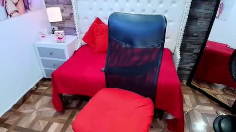 Snapshot of trinity_tsx chatting on February 4, 2026, 12:27 am SOFIA online show from February 4, 2026, 12:27 am