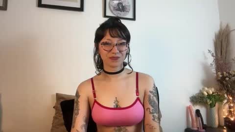 Snapshot of trinitysecrets chatting on October 29, 2025, 7:04 pm trinitysecrets online show from October 29, 2025, 7:04 pm