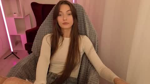 Emma  online show from November 26, 2025, 5:19 am