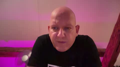 Snapshot of tritonspace chatting on September 28, 2025, 8:25 pm Triton online show from September 28, 2025, 8:25 pm