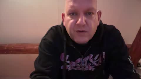 Snapshot of tritonspace chatting on September 29, 2025, 10:03 pm Triton online show from September 29, 2025, 10:03 pm