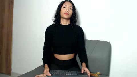 trixiandsuki online show from November 17, 2025, 12:49 am