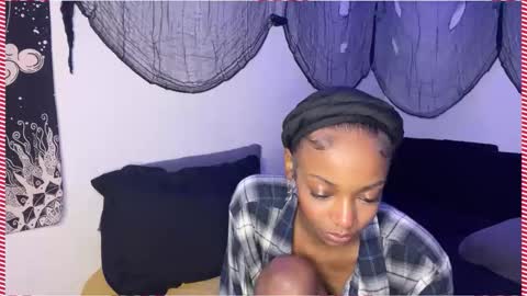 trixie_luv online show from December 14, 2025, 2:11 pm