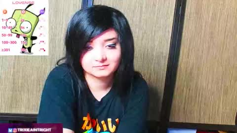 Snapshot of trixiedoescamcam chatting on October 2, 2025, 12:17 am trixiedoescamcam online show from October 2, 2025, 12:17 am