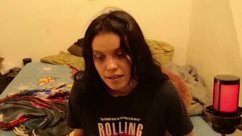 trixx_01 online show from December 19, 2025, 8:32 am