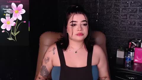 trixxiee_ online show from February 27, 2025, 6:42 pm