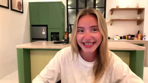 Mia online show from January 15, 2026, 11:26 am