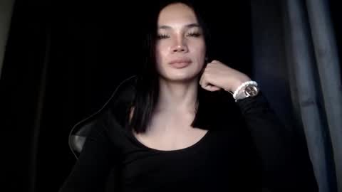 ts_athisa online show from November 17, 2025, 5:52 pm
