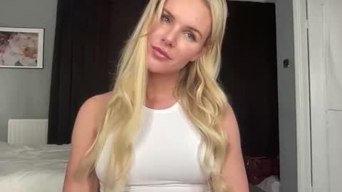 Snapshot of ts_britneyxx chatting on September 25, 2025, 11:52 pm ts britneyx online show from September 25, 2025, 11:52 pm