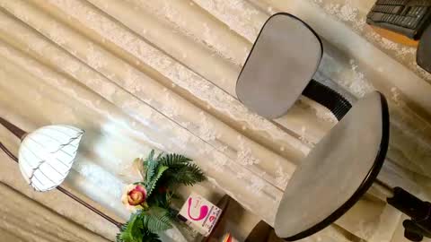 Chloe online show from April 15, 2026, 8:54 am