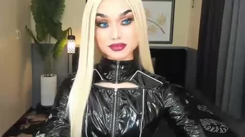 Snapshot of ts_elijah chatting on January 20, 2025, 3:28 pm Saskia online show from January 20, 2025, 3:28 pm