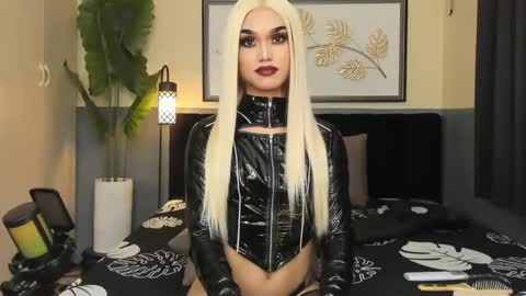 Snapshot of ts_elijah chatting on January 20, 2025, 9:43 pm Saskia online show from January 20, 2025, 9:43 pm