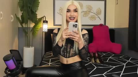 Snapshot of ts_elijah chatting on February 7, 2025, 2:40 am Saskia online show from February 7, 2025, 2:40 am