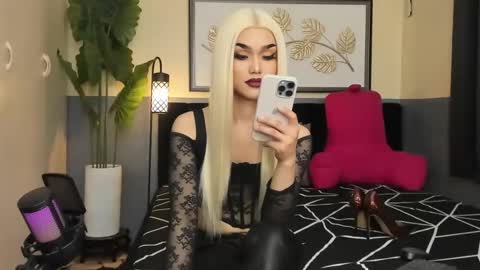 Snapshot of ts_elijah chatting on February 7, 2025, 5:41 am Saskia online show from February 7, 2025, 5:41 am