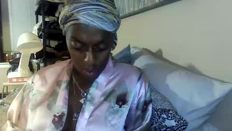 Amber White online show from November 5, 2025, 9:53 am