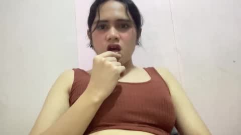 Bella Tralala online show from December 4, 2025, 5:32 pm