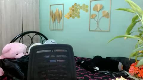 SHENA  online show from November 3, 2025, 6:25 am