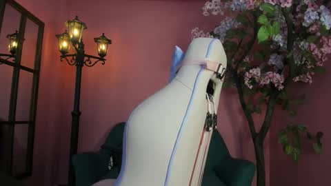  C H L O E online show from February 5, 2026, 7:29 pm