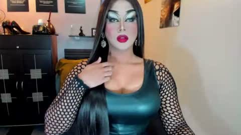 Nicoleeee online show from August 5, 2026, 9:50 pm