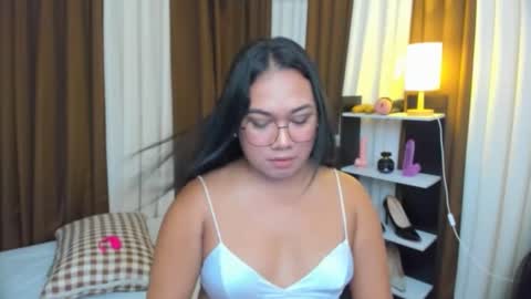 Karen Oquio online show from October 1, 2025, 5:46 am