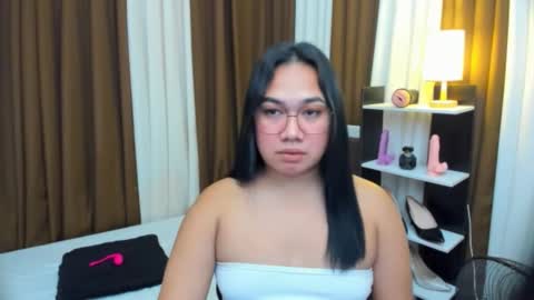 Karen Oquio online show from October 24, 2025, 9:33 pm