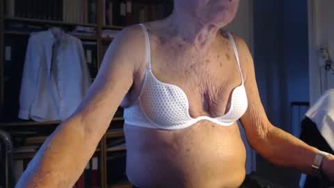 FINN but call me NANNA online show from January 27, 2025, 8:18 am