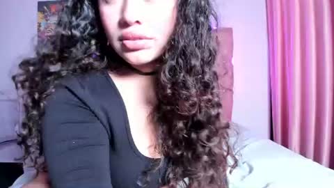 Curlina online show from July 3, 2026, 12:33 pm