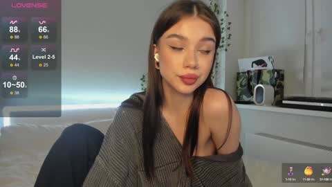 Hi everyone my name is Tina Id love it if you could help make sense of it here  online show from January 31, 2025, 8:43 pm