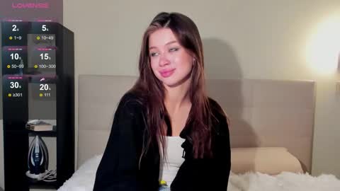 Hi everyone my name is Tina Id love it if you could help make sense of it here  online show from September 19, 2025, 7:25 pm