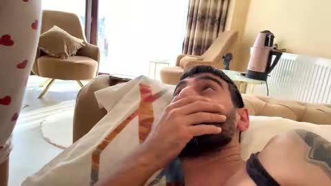 turkkanihakan online show from November 20, 2025, 8:36 am