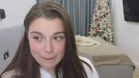 Snapshot of tutti_frutti_ chatting on January 7, 2025, 8:10 pm Ariana online show from January 7, 2025, 8:10 pm