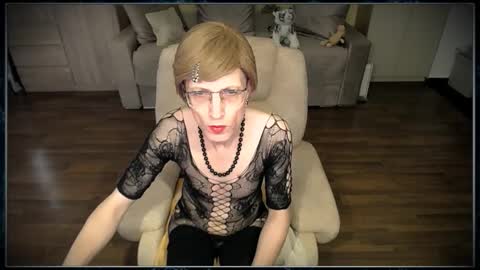 Clementine online show from November 3, 2025, 8:04 am