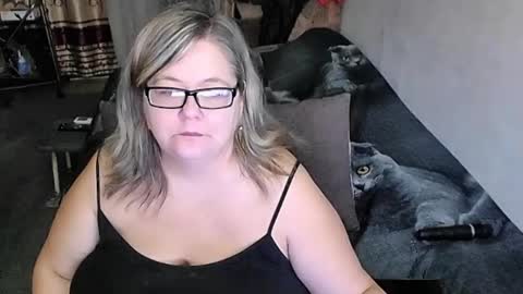 Lana online show from October 12, 2025, 6:40 pm