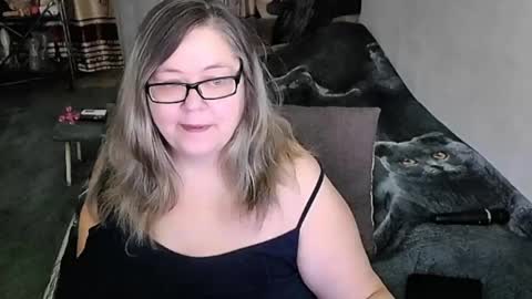 Lana online show from April 12, 2026, 11:10 pm