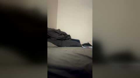 Snapshot of tvontheradio chatting on April 4, 2026, 10:35 am tvontheradio online show from April 4, 2026, 10:35 am